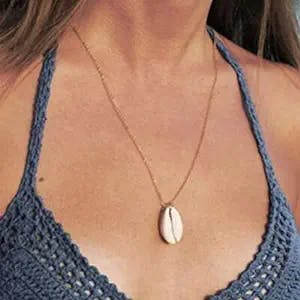 Chennie Boho Cowrie Shell Choker Necklace Gold Beach Puka Seashell Necklaces Handmade Adjustabale Necklace Summer Chain Jewelry for Women and Girls