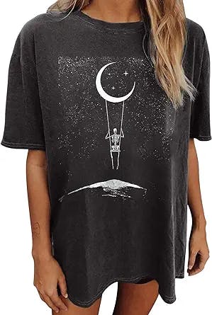 GLIGLITTR Women's Vintage Moon Skull Graphic T Shirt Retro Bleached Skeleton Loose Tees Short Sleeve Oversized Casual Tops